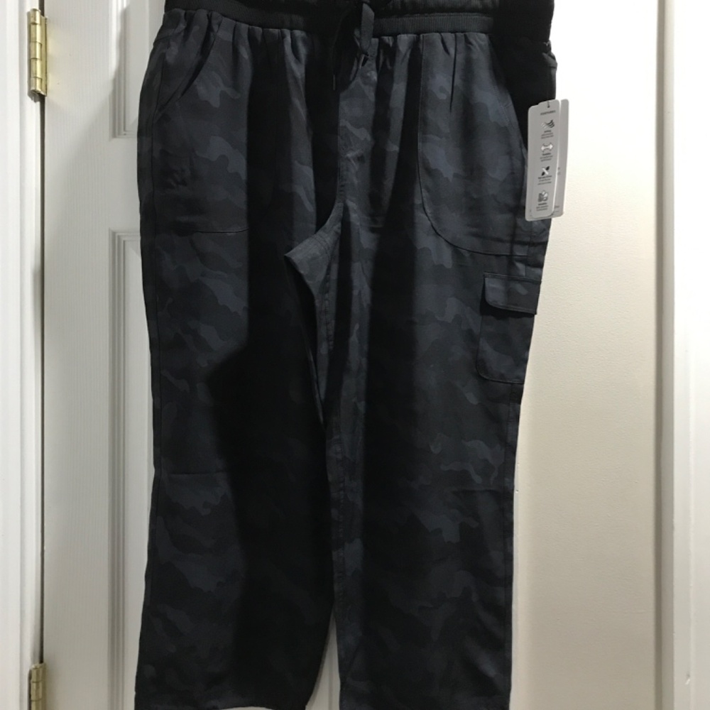 NWT RBX Crop Cargo pants Sz Large Black Camouflage - Picture 15 of 16